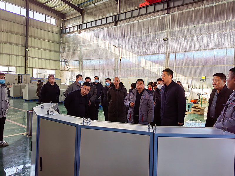 關(guān)越區(qū)長在雙民公司調(diào)研2.jpg